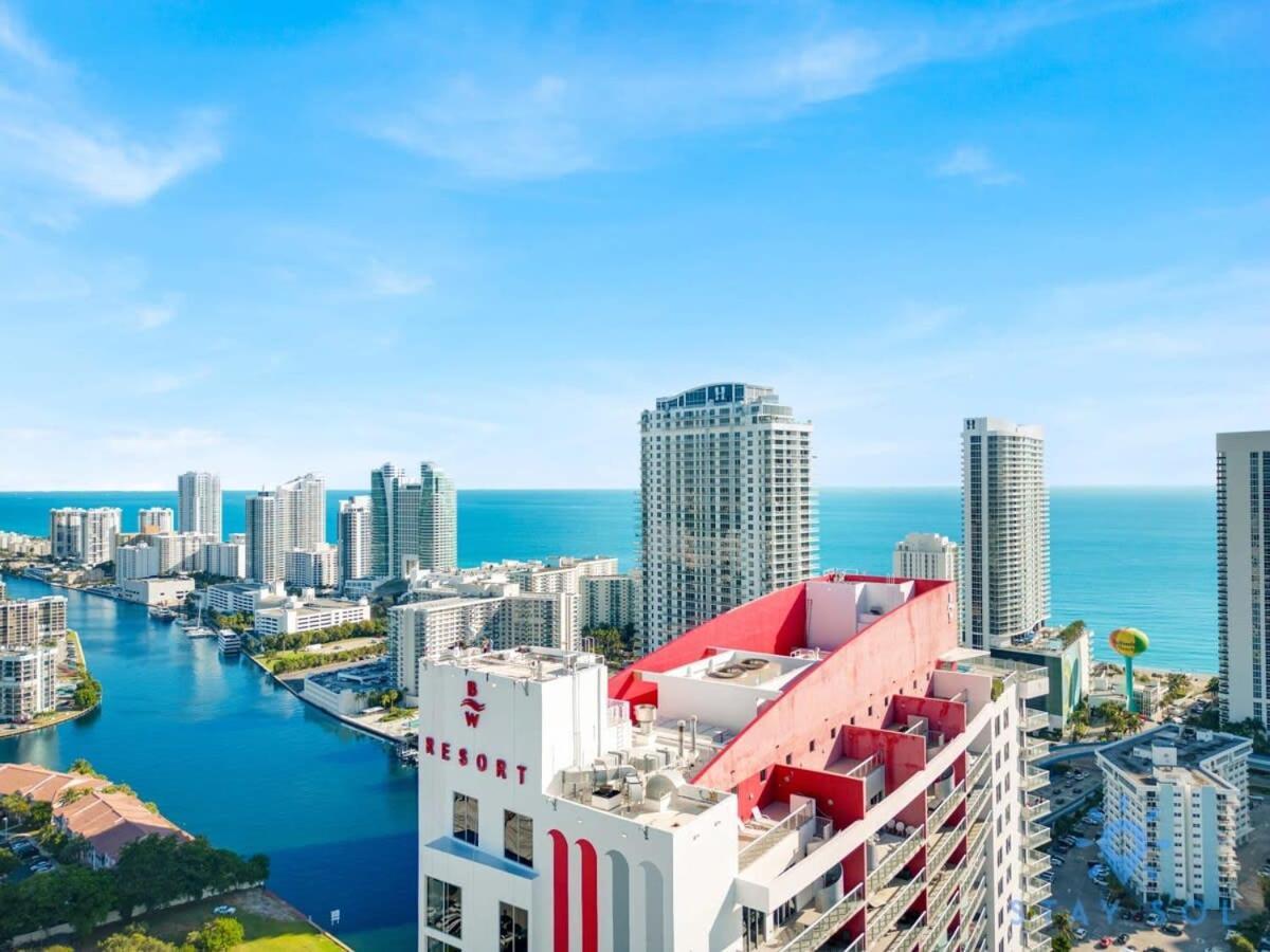 Tropical - Balcony - Resort, Pool - Gym * Hallandale Beach