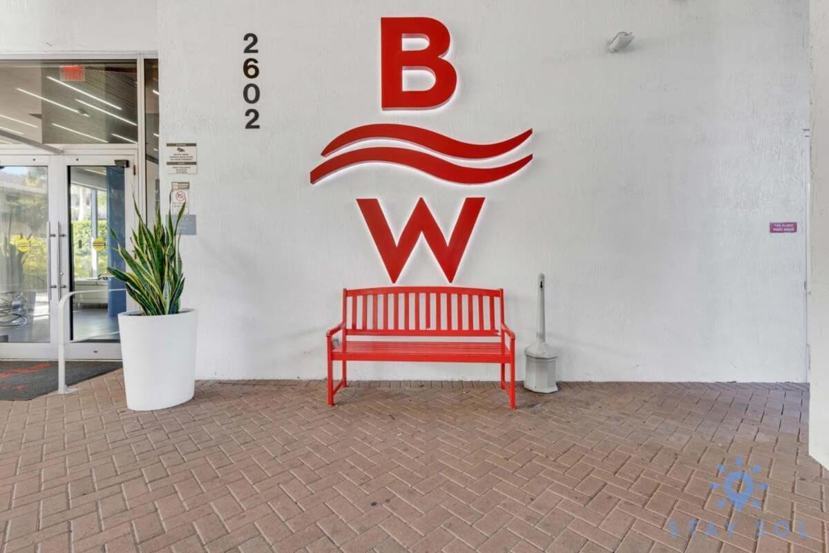 Tropical - Balcony - Resort, Pool - Gym Holiday home Hallandale Beach