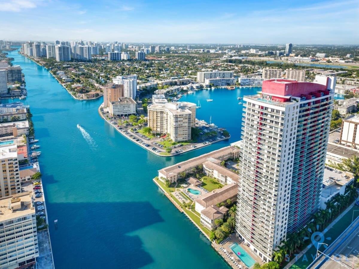 Tropical - Balcony - Resort, Pool - Gym * Hallandale Beach