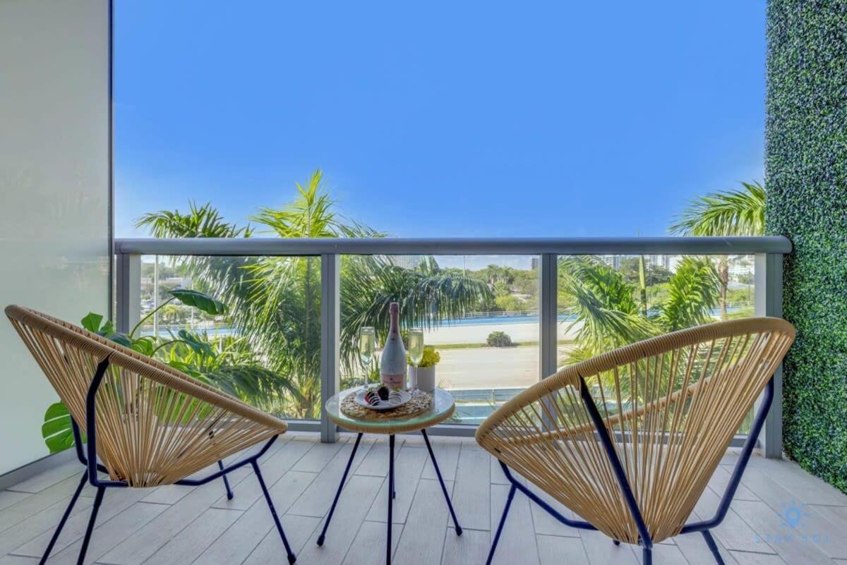 Tropical - Balcony - Resort, Pool - Gym